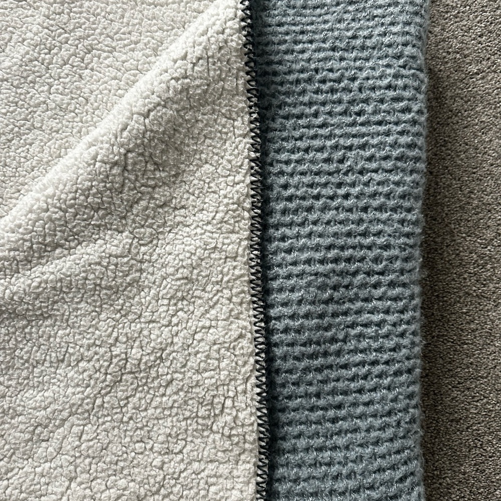 Pottery Barn Thermal Sherpa Back Knit Throw - Picture 3 of 4